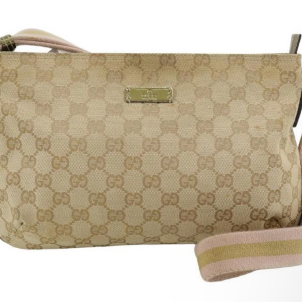 Gucci Brown GG Canvas
Shoulder Bag